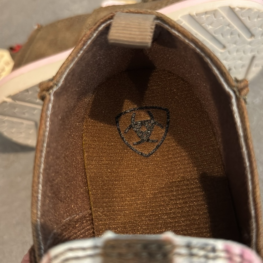ARIAT Lil’ Stompers Anna cruisers,slip on,pull tab,feather print,rugged sole - Picture 8 of 13